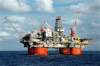 Big Offshore Oil Platform — Photo