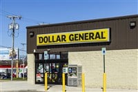 Muncie - Circa March 2017: Dollar General Retail Location. Dollar General is a Small-Box Discount Retailer VII — Stock Editorial Photography