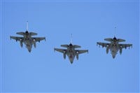 ISTANBUL, TURKIYE - JUNE 01, 2024: Turkish Air Force F-16s flying over Istanbul Aviation Museum during 113th anniversary of the foundation of the Turkish Air Force. — Stock Editorial Photography