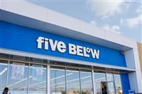 Rialto, California, United States - 02-06-2020: A store front sign for the bargain retail store chain known as Five Below. — Stock Editorial Photography