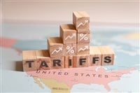 Wooden blocks spelling TARIFFS are placed on a map of North America, specifically over the United States and Mexico. High quality photo — Photo