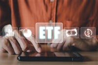 ETF Exchange traded fund stock market trading investment financial concept, Man using smart phone with icons of ETF on vr screen. — Photo