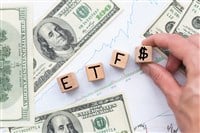 ETF Investment index funds concept with letter wooden blocks and pencil suggesting evolution of stocks . High quality photo — Photo