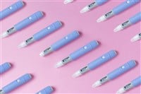 Medical drug Ozempic injection lies on a pink background, top view. Medicine and weight loss, concept. injectors dosing pens for subcutaneous injection of antidiabetic medication or anti-obesity — Photo