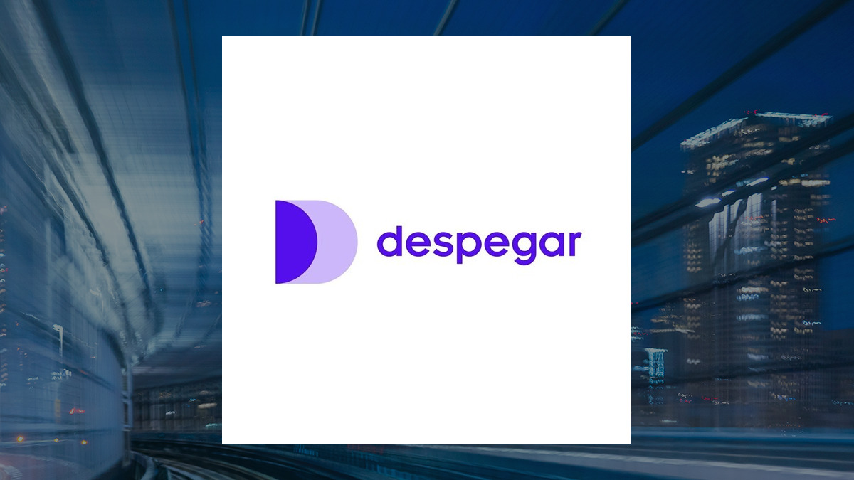 Despegar.com logo with Transportation background